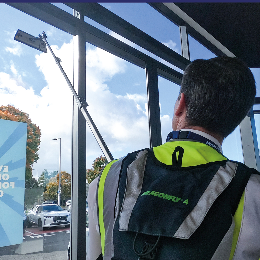 demonstrating the dragonfly internal window cleaning kit from streamline