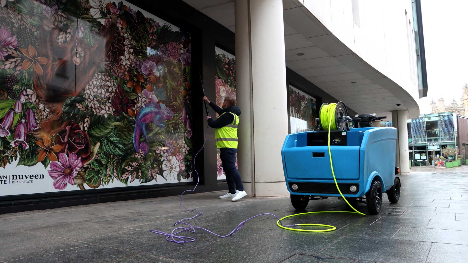 streamline® go in a shopping arcade